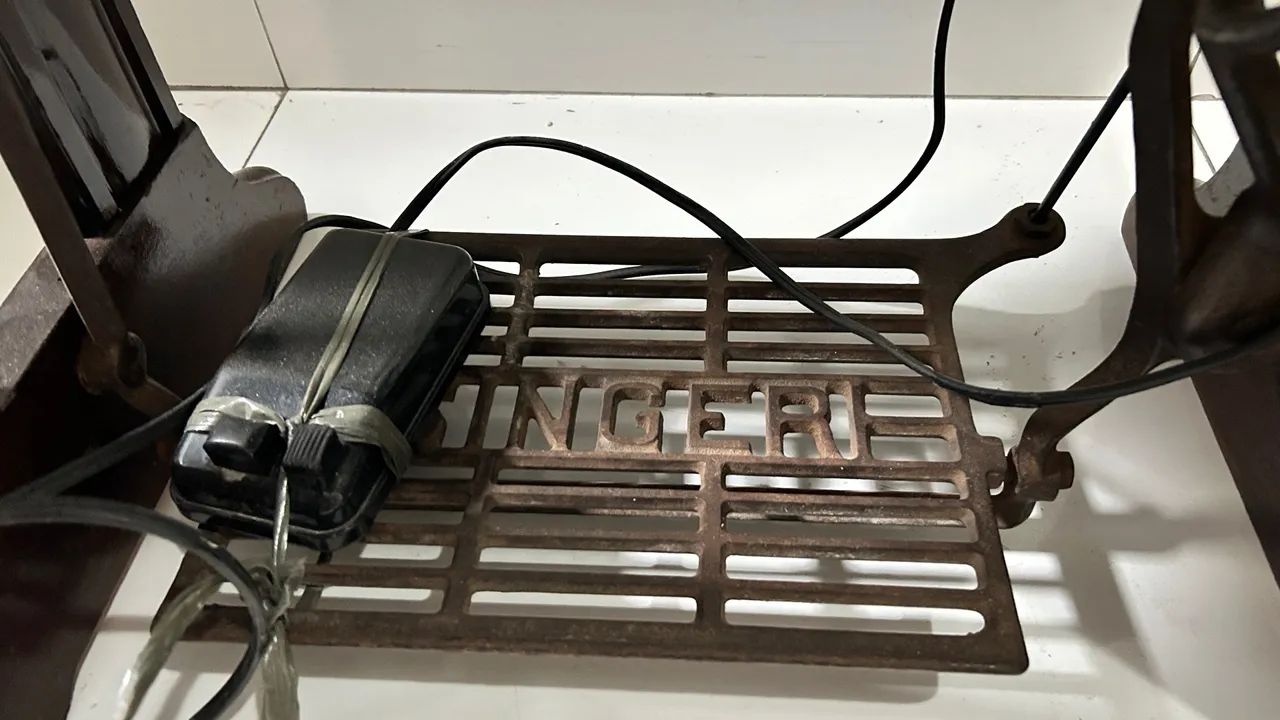 Máquina de costura Singer antiga - Colecionadores - Foto 6