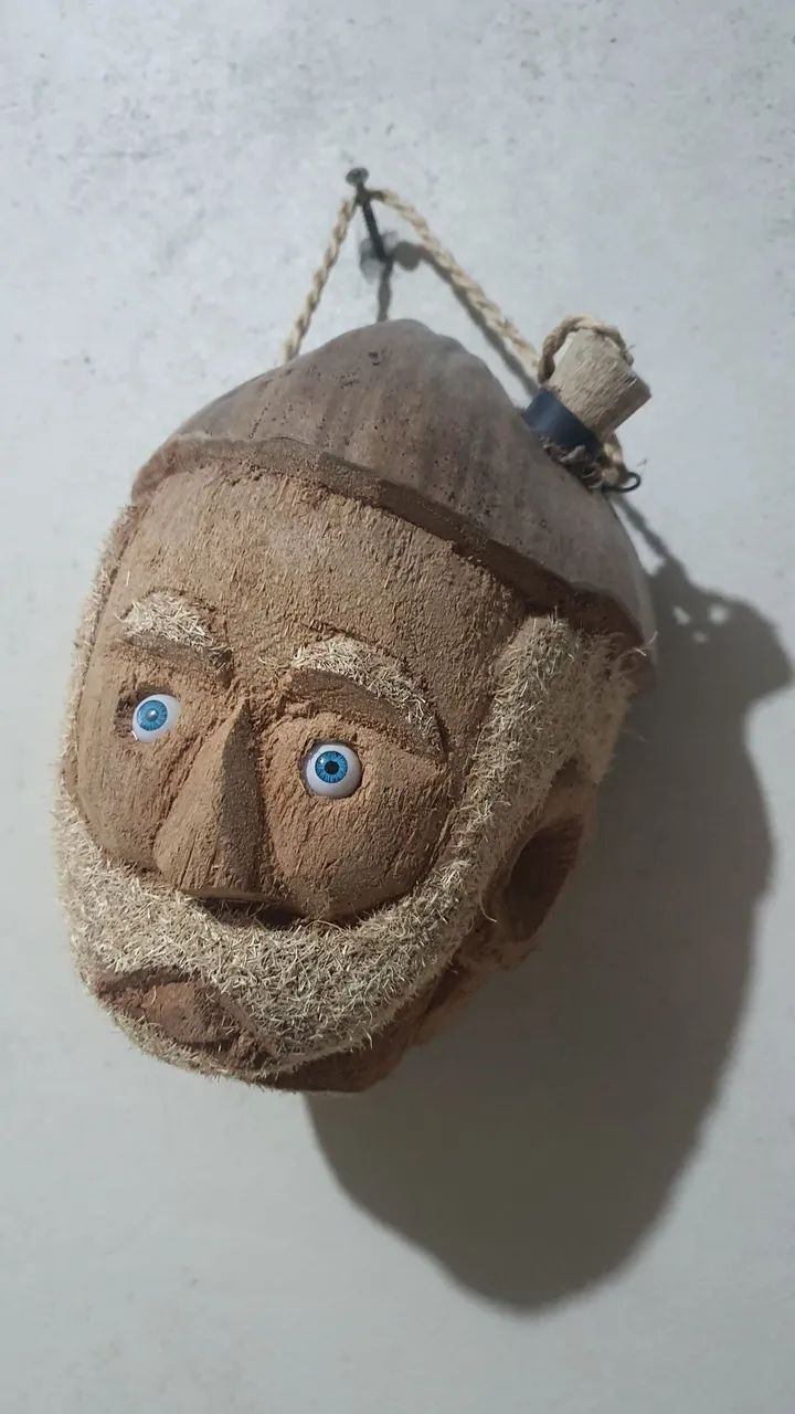Escultura de coco cantil em forma de cabeça 