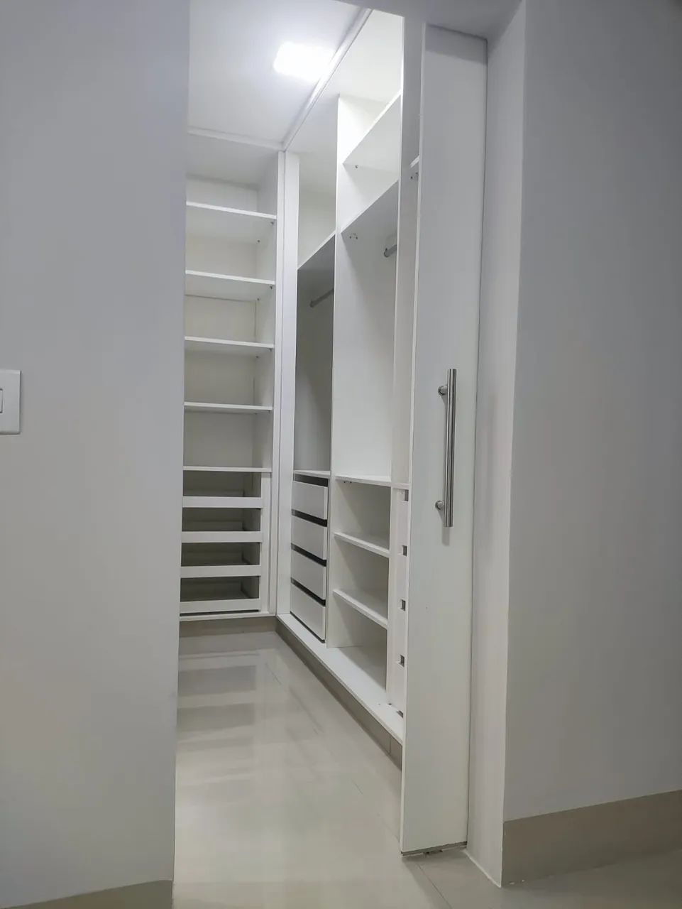 Alugo Casa Térrea no Condomínio Primor das Torres  R$ 8.500,00 - Foto 2