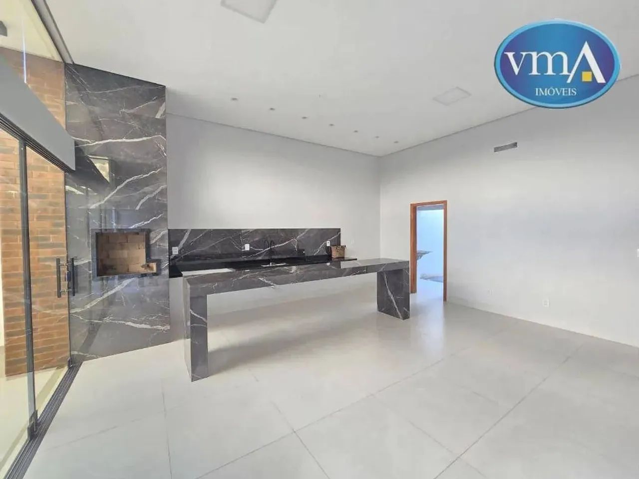 Vendo casa 113m², 3 dormitórios sendo 1 suíte, no bairro Jardim Universitário, Cuiabá-MT- 