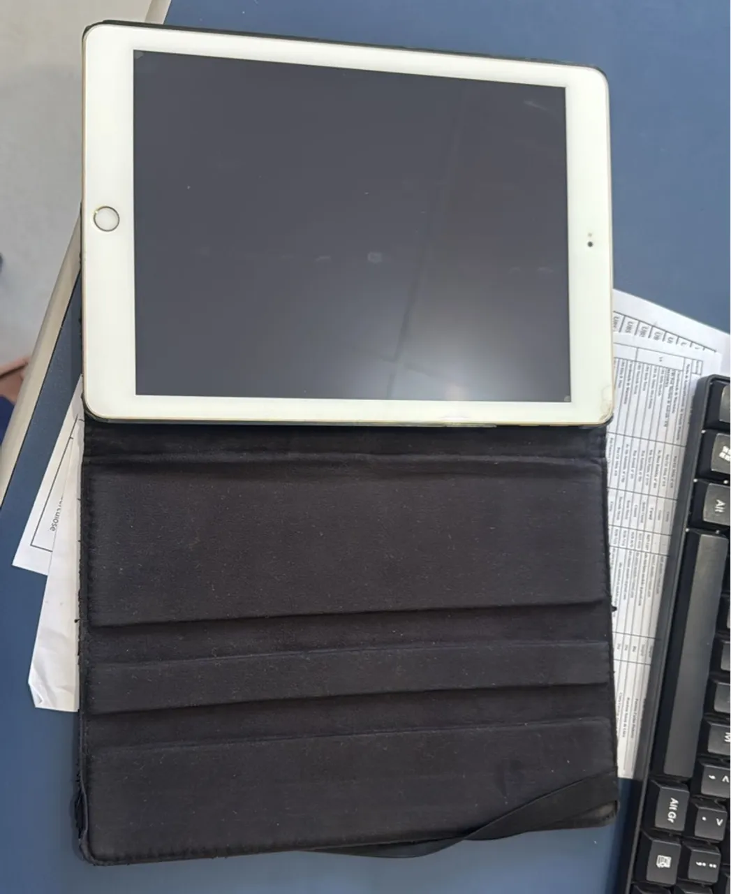 iPad Apple com capa protetora