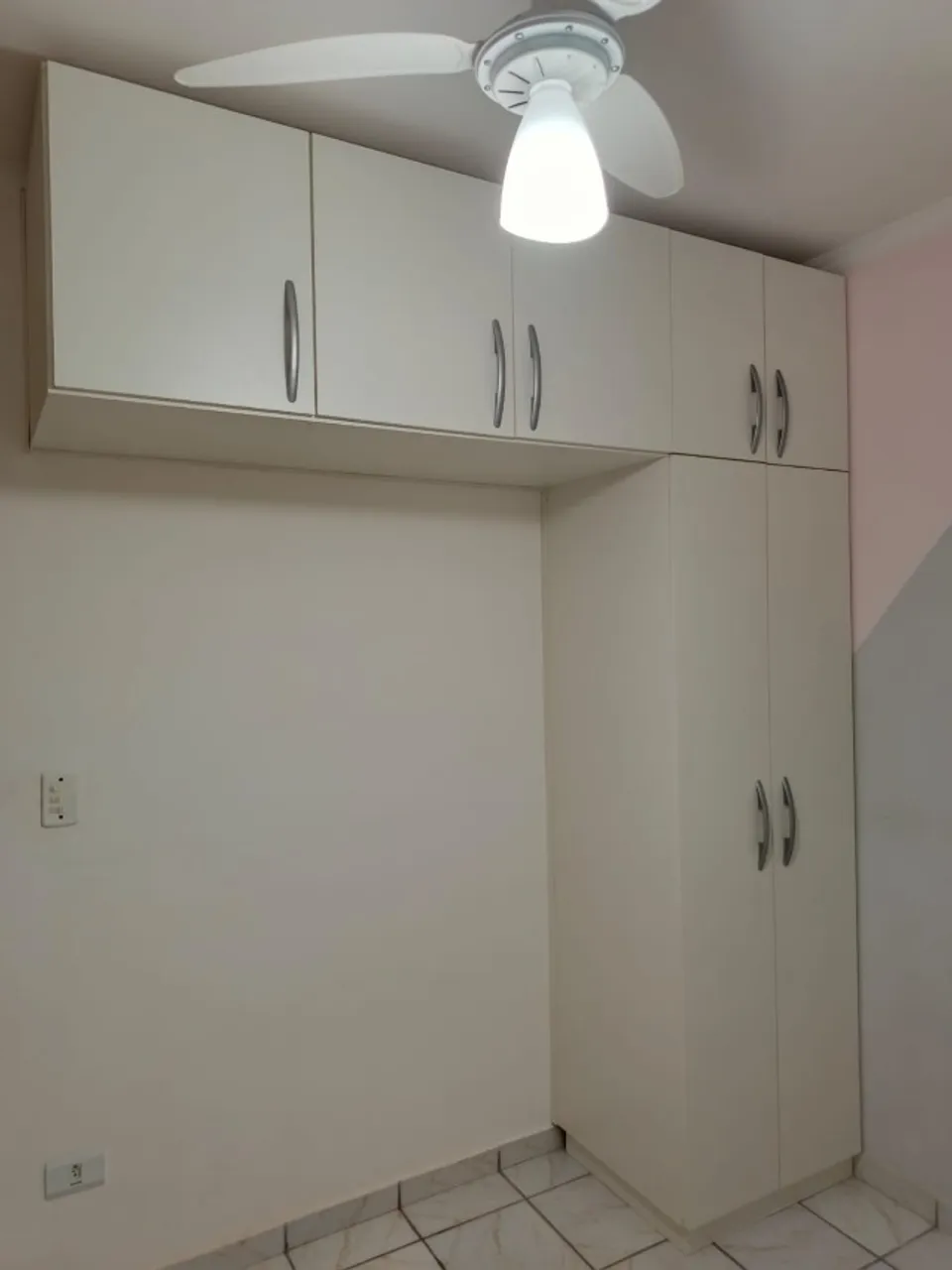 Apartamento semimobiliado - rico em armários