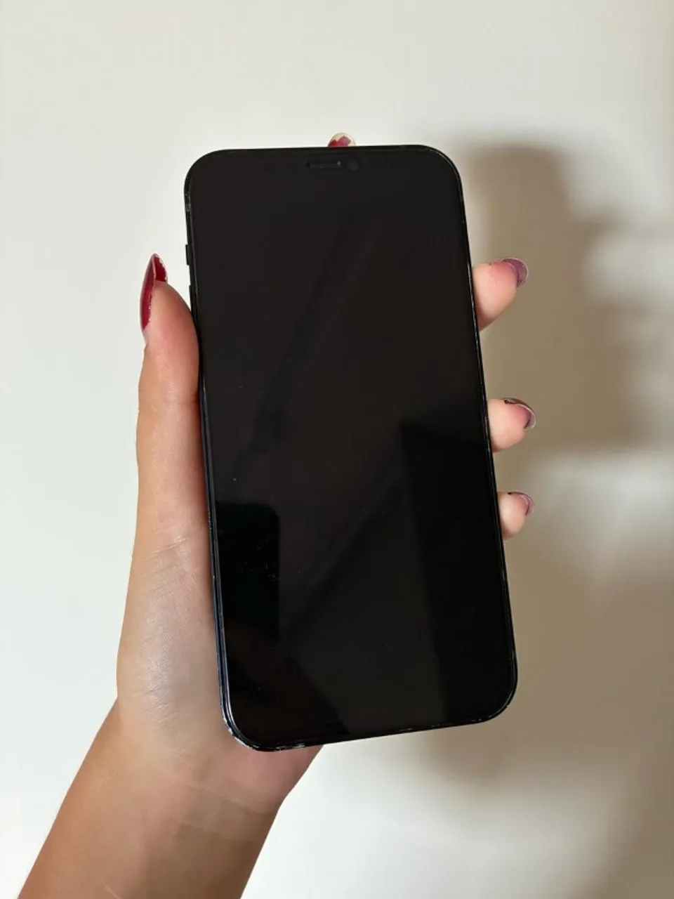 iPhone 12, 64 gb bateria 84% Funcionando perfeitamente. Poucas marcas de uso.