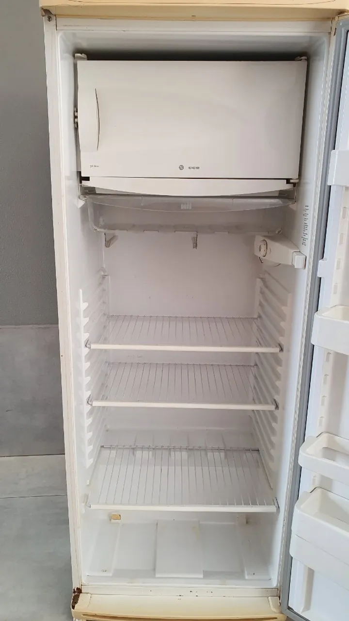Geladeira 320L 110v