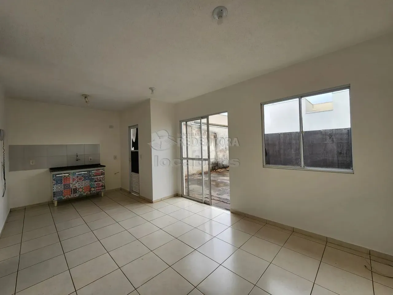 Casa localizada no Residencial Parque da Liberdade II com 2 dormitorios e 2 vagas de garag