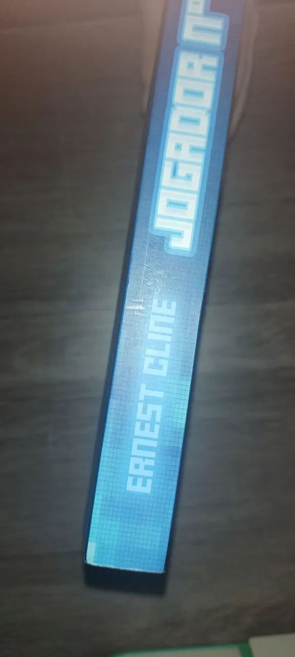 Vende-se livro Jogador Número 1 em ótimas condições seminovo  - Foto 5