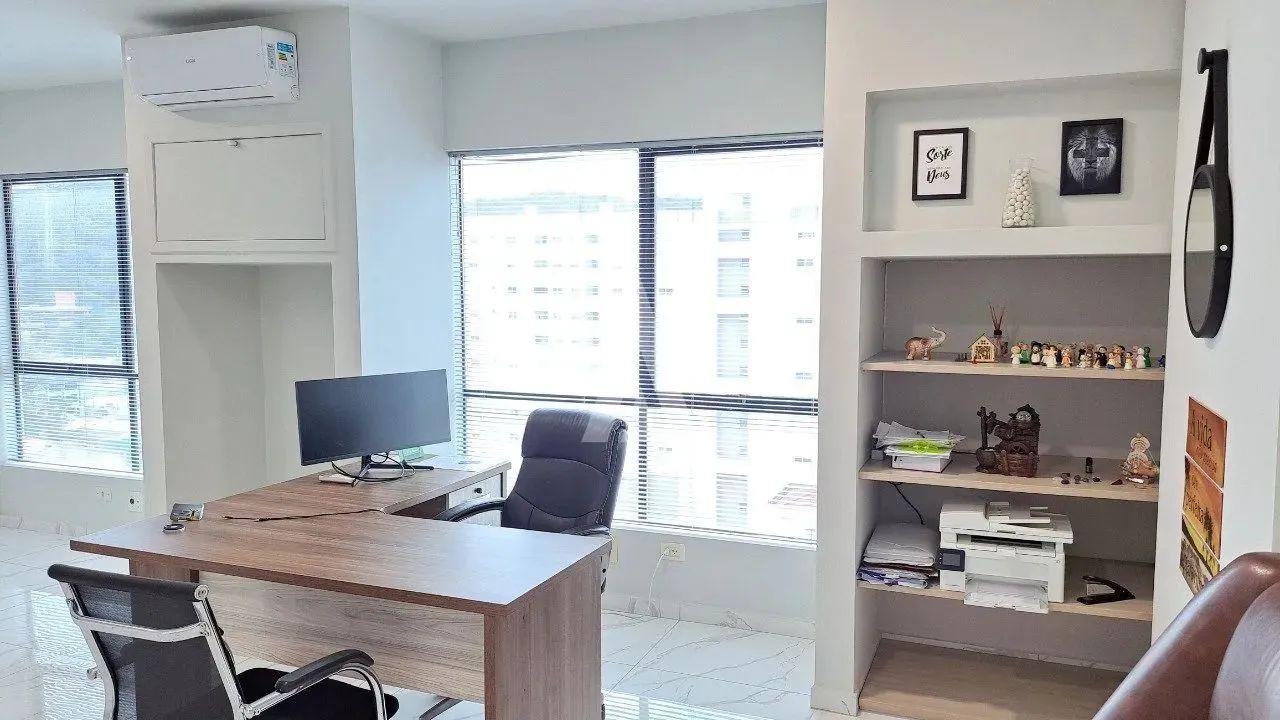 Sala Comercial à venda no bairro CENTRO em JOINVILLE, por R$ 257.460.00. - Foto 2