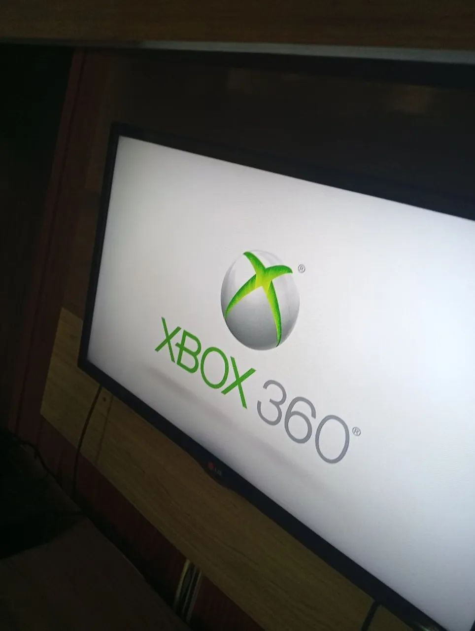 Xbox 360 with games downloaded to USB drive and CD unlock64297981186051121