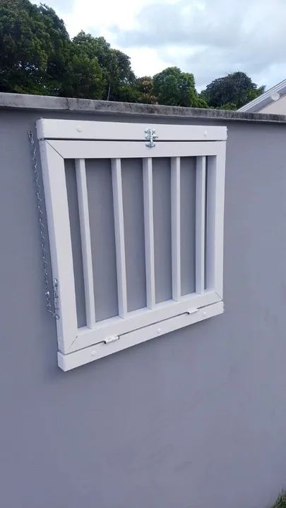 Lixeira de alumínio externa 