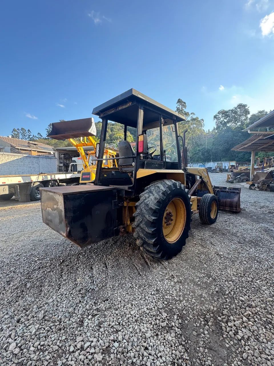 Retroescavadeira Maxion 750 4x2 - Foto 5