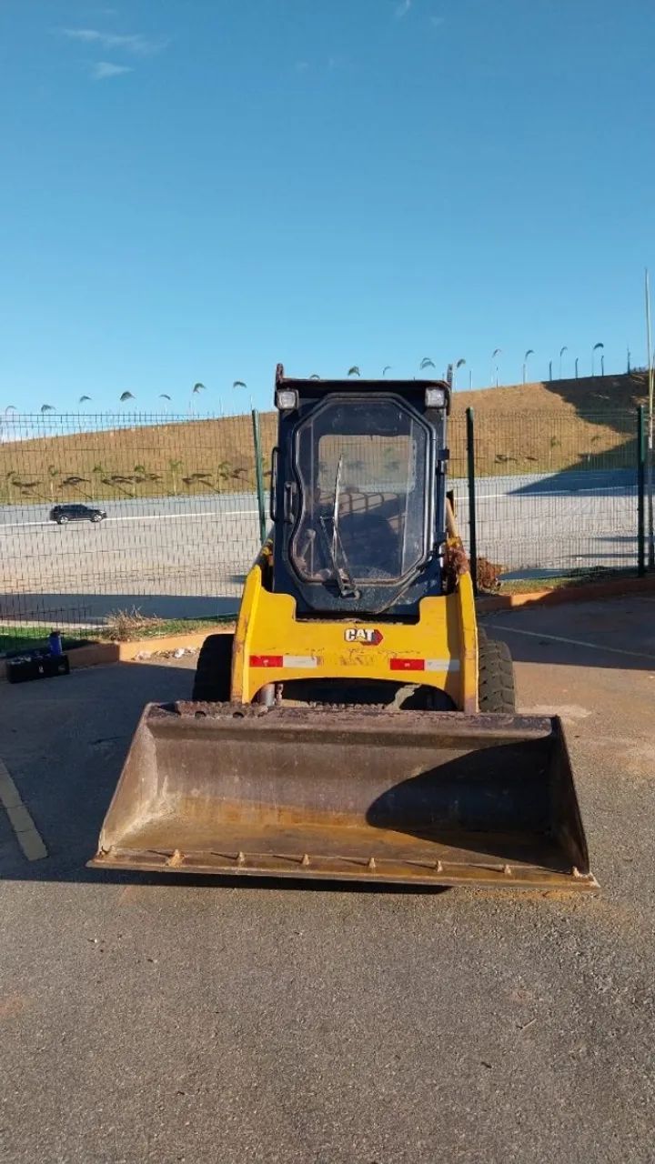 mini carregadeira caterpillar 226 ano 2022 - Foto 4