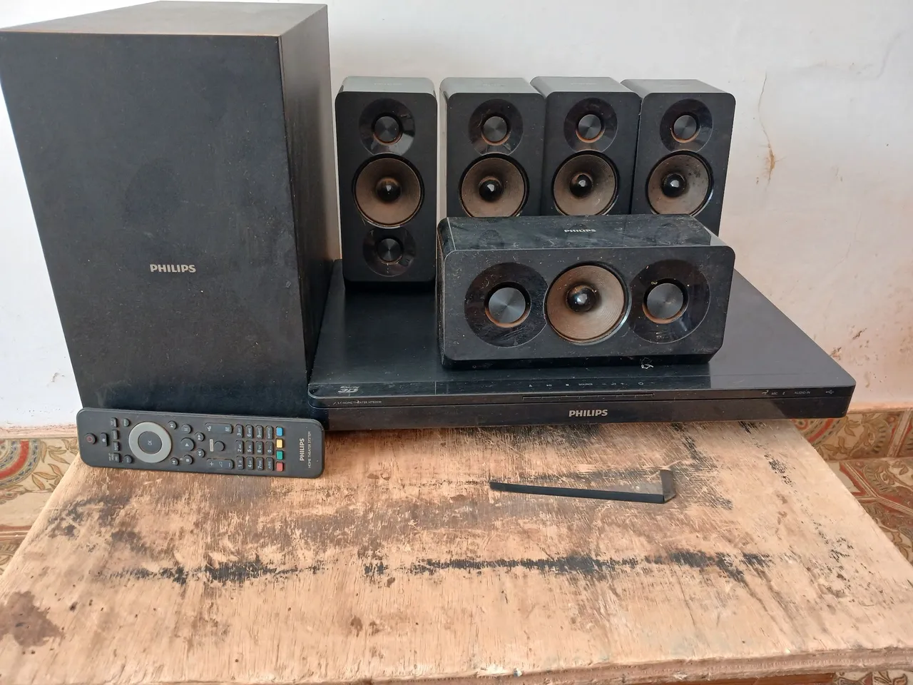 Home Theater Philips com Blu-Ray e 5 caixas de som