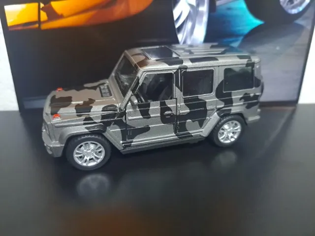 Miniatura Mercedes Classe G G63 AMG Camuflada em Metal - Escala 1/32