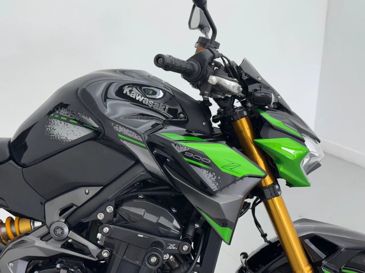 KAWASAKI Z900 R EDITION 2023 - 3.950 KM - ACESSÓRIOS  - Foto 5