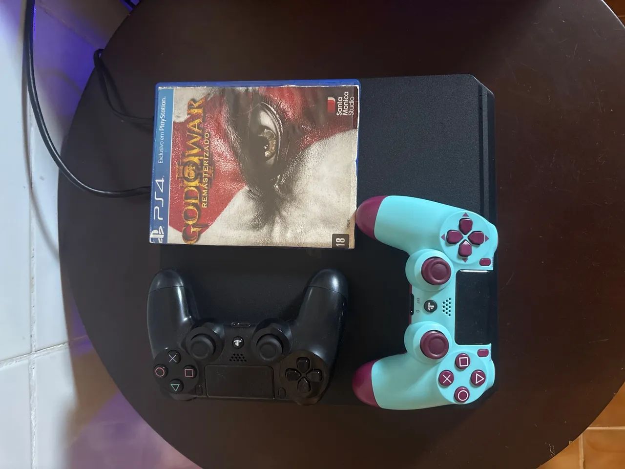 Playstation 4 SLIM 1TB - 2 controles - Foto 3