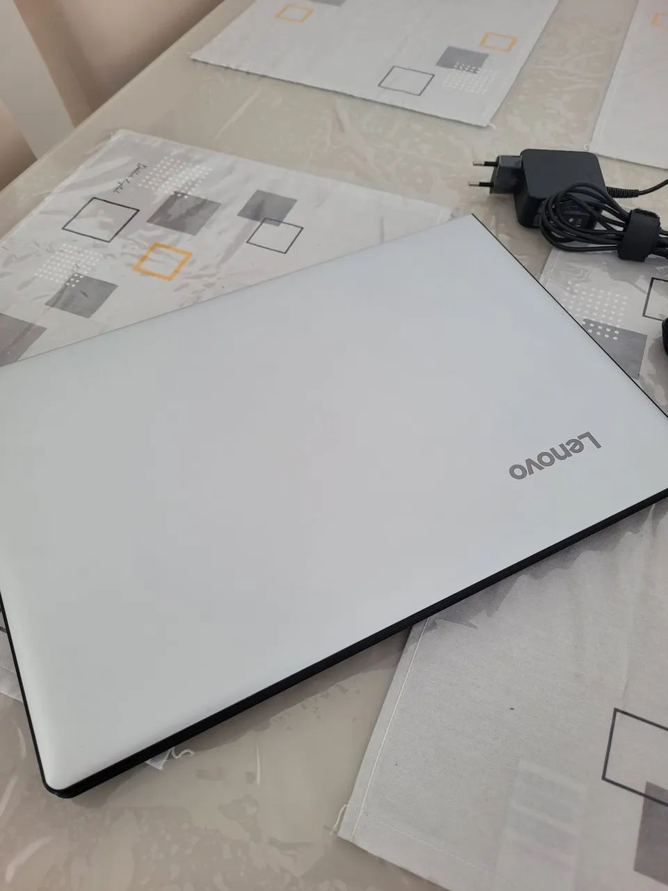 Notebook Lenovo Intel i3 2Ghz Tela HD 15.7 + Office 2019