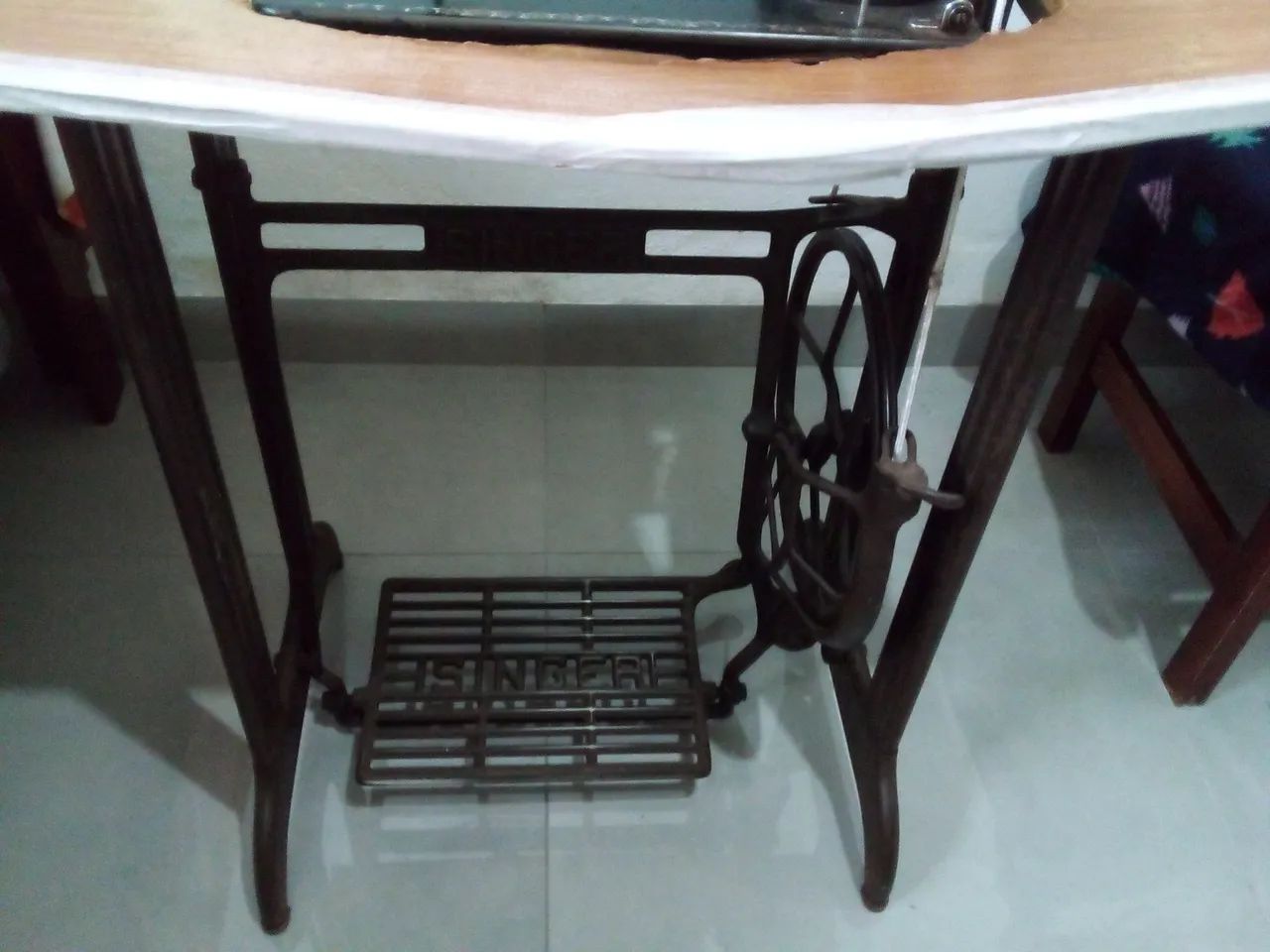 Máquina de Costura Singer Antiga - Foto 3