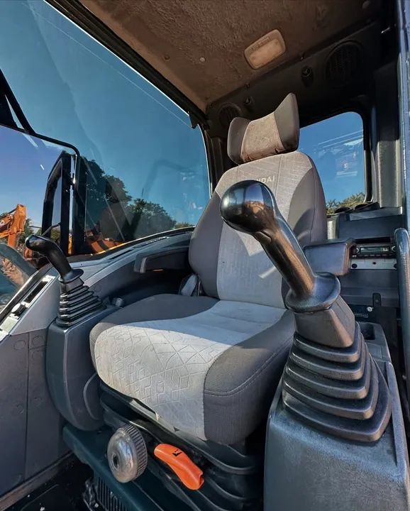 ESCAVADEIRA HIDRÁULICA HYUNDAI - Foto 4