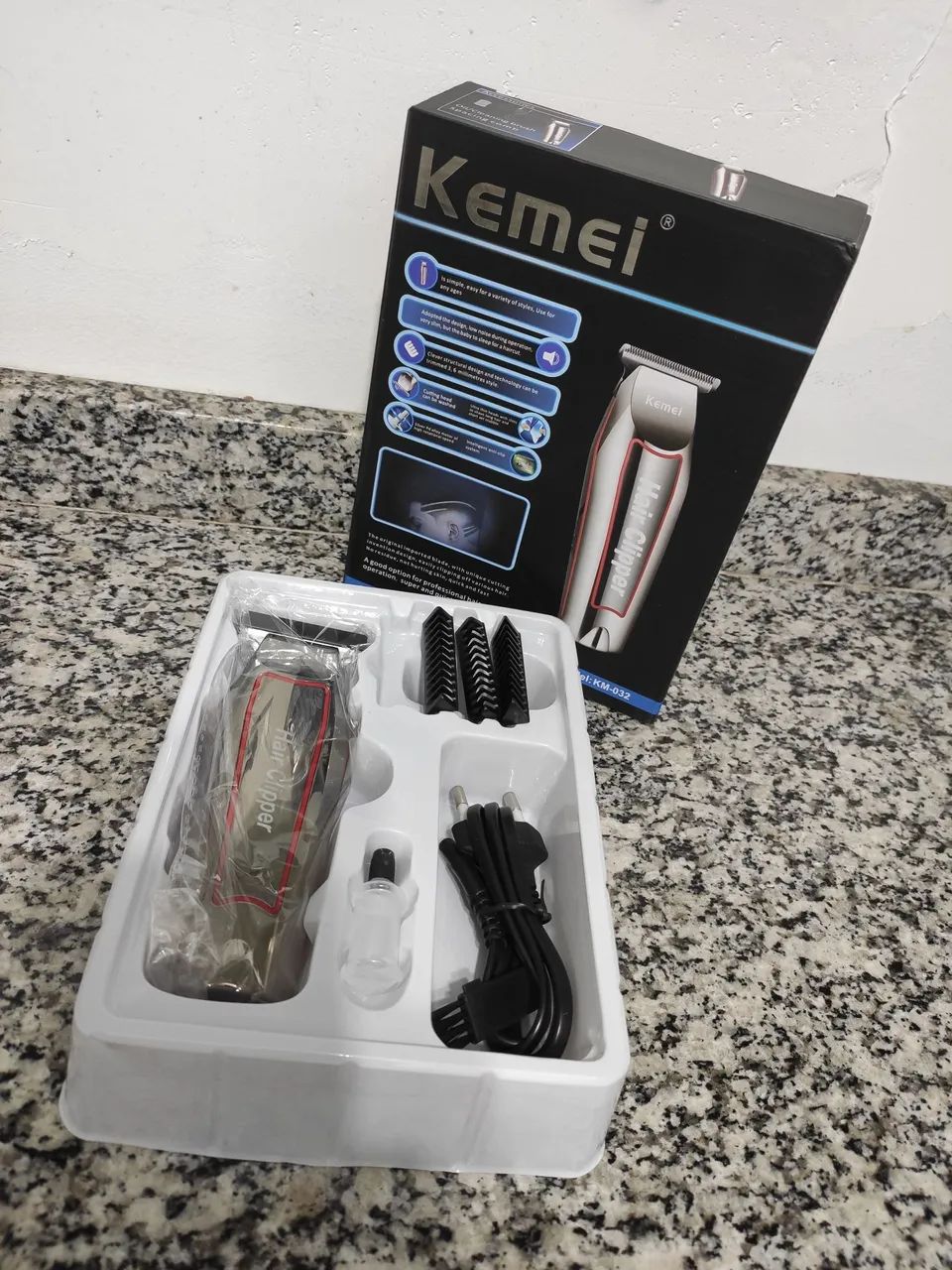 Máquina de Cortar Cabelo Kemei (Novo a Pronta Entrega)