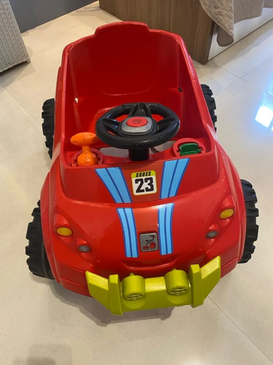 Carrinho de passeio com pedal e empurrador