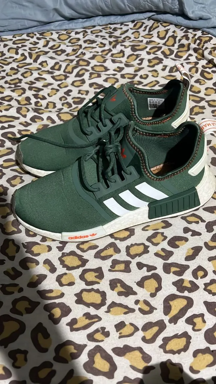 Adidas NMD Verde com detalhes em branco