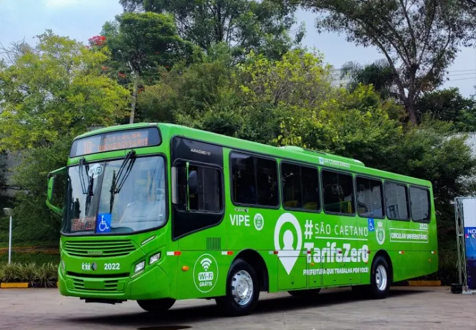 ÔNIBUS URBANO COM AR CONDICIONADO MERCEDES 1519 CAIO APACHE VIPE ANO 2020 MODELO 2021