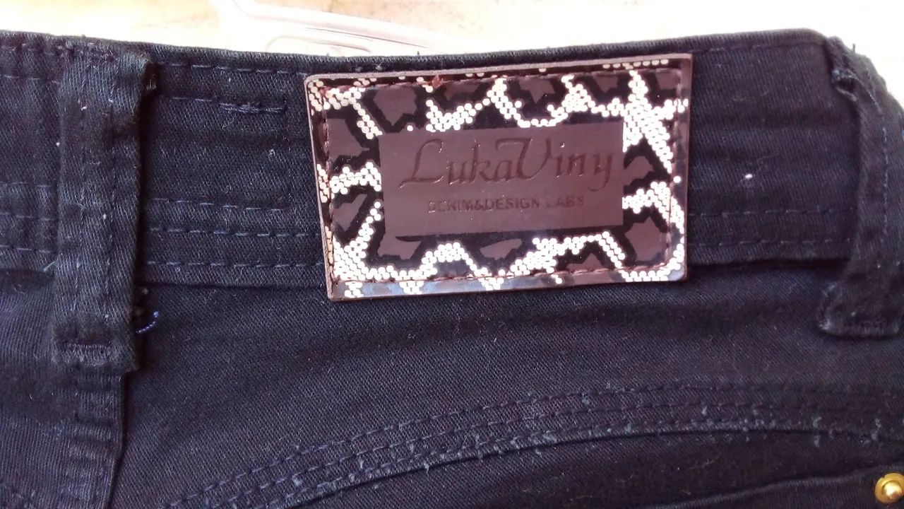 Calça Jeans Skiny Preta Rasgada Feminina - Tamanho 42 pouco usada - Foto 4