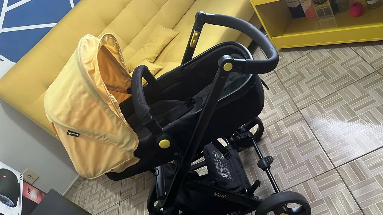 Carrinho de Bebê Mobi- semi novo 