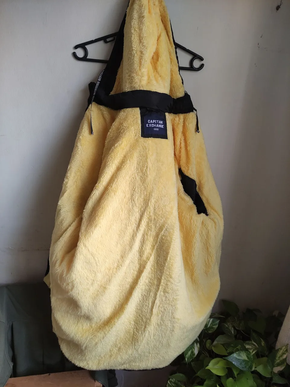 Casaco de pelúcia amarelo quentinho - Capitan Exchange