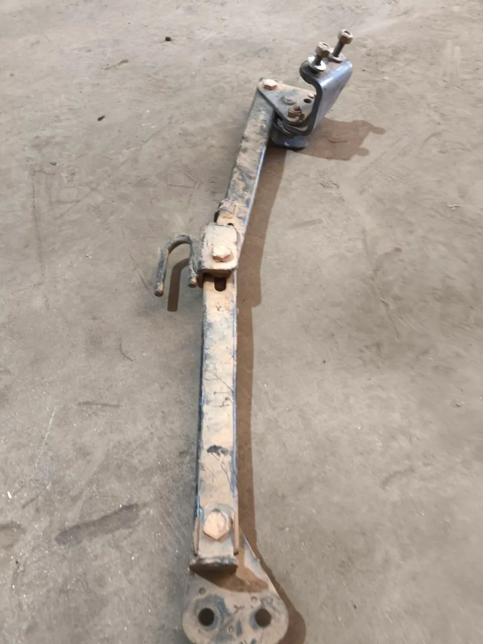 SUPORTE LIMITADOR CABINE VOLKS WORKER FUSCÃO PARA CAMINHÃO - Foto 3