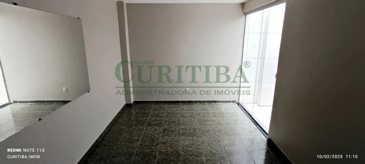 ALUGA-SE APARTAMENTO AMPLO EXCELENTE LOCALIZAÇÃO!