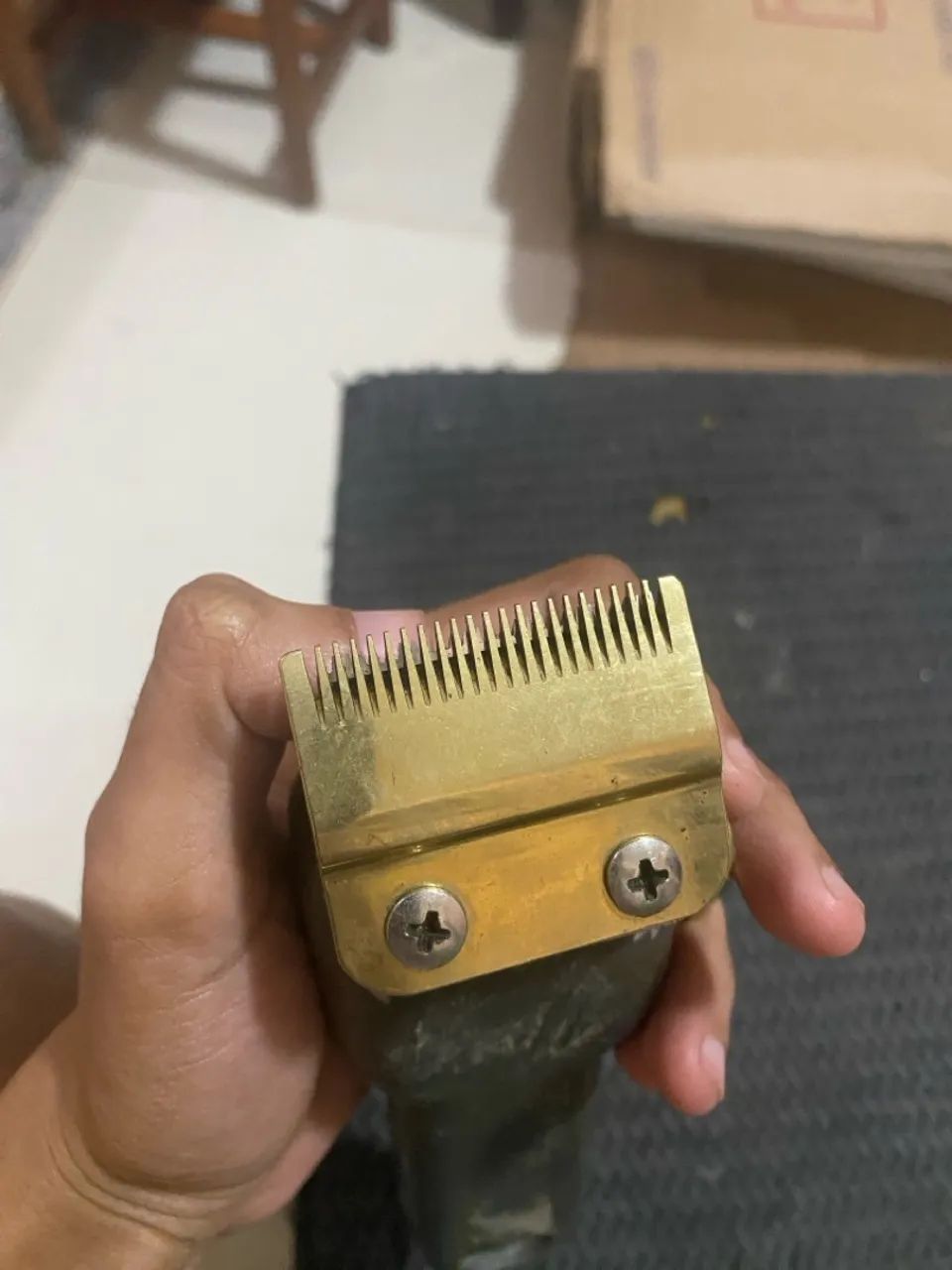 Máquina de Cortar Cabelo Profissional Dourada - Foto 5