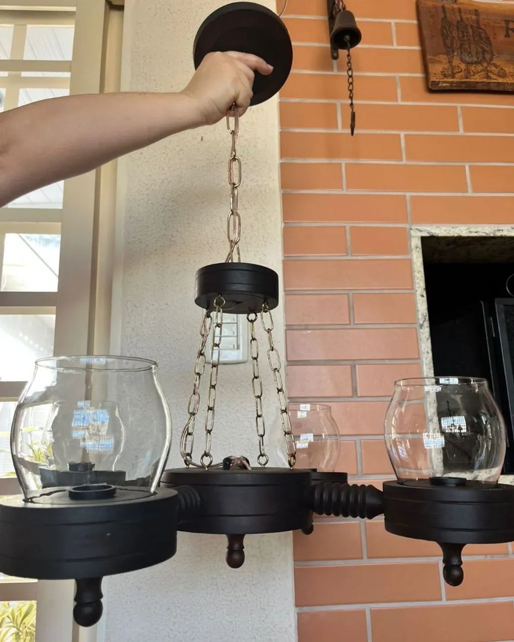 Conjunto de três lustres estilo lampião em madeira maciça - Foto 5