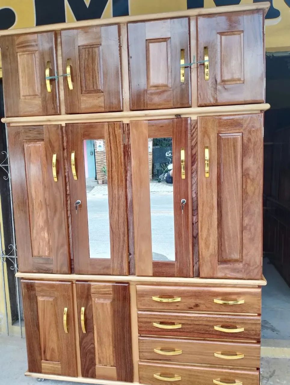 Guarda roupa de casal em madeira de lei 