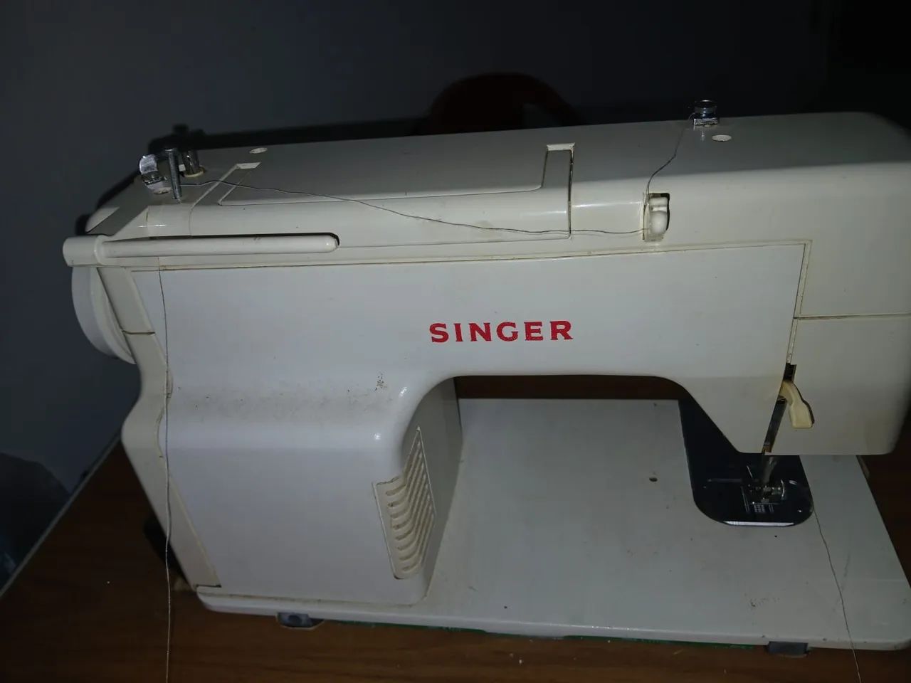 Máquina de Costura Singer - Foto 3