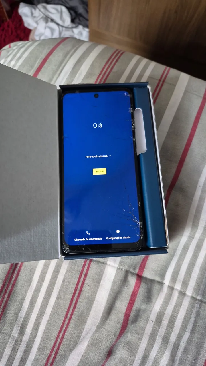 Vendo moto g14,trincado mais funciona perfeitamente 350 reais, ou troco por algo