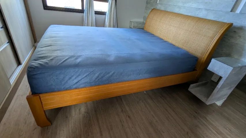 Cama Queen Saccaro com cabeceira em palha