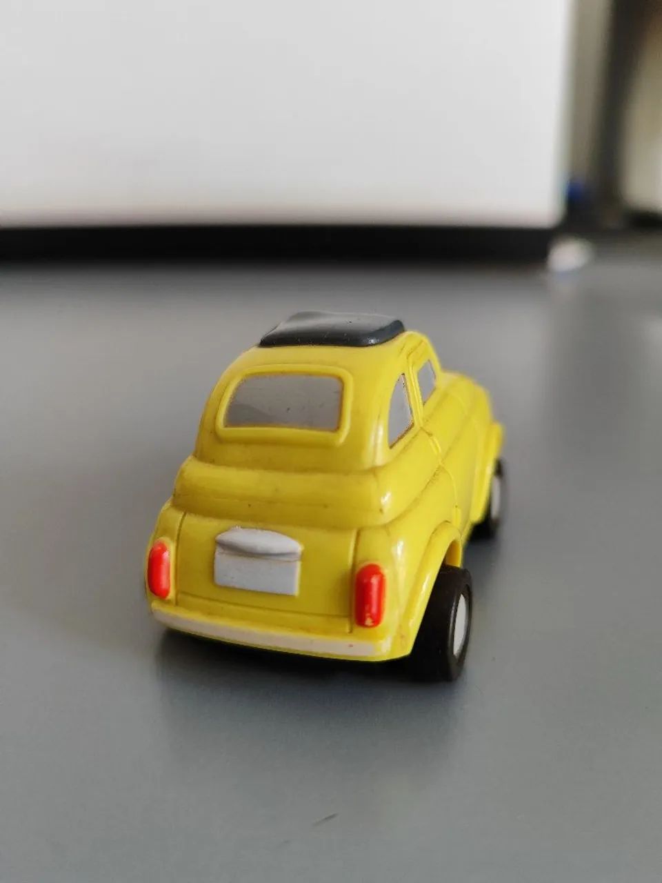Carrinho Luigi Filme Carros - Carrinho Miniatura/Fricção - Foto 2
