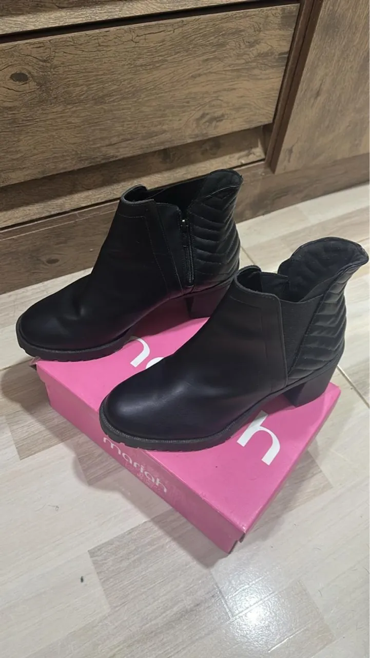 Bota preta Mariah