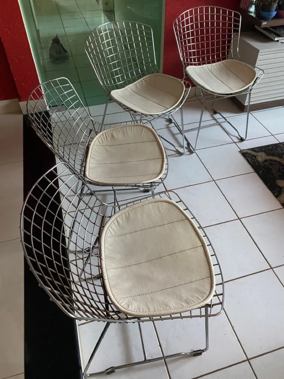 Conjunto de 4 cadeiras Bertoia, de metal com assento estofado