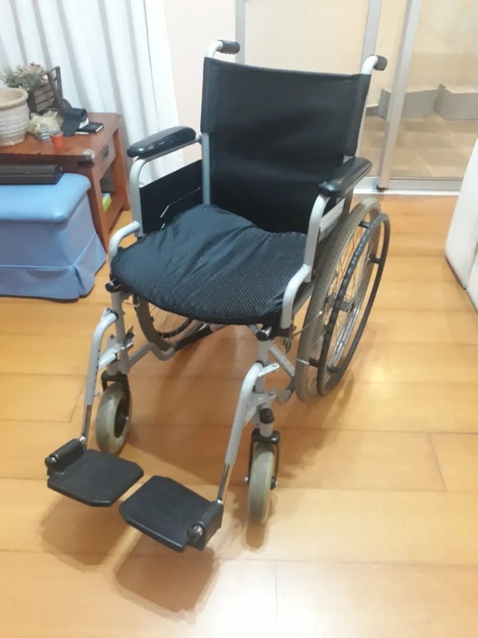 Cadeira de Rodas Compacta e Confortável - Foto 5