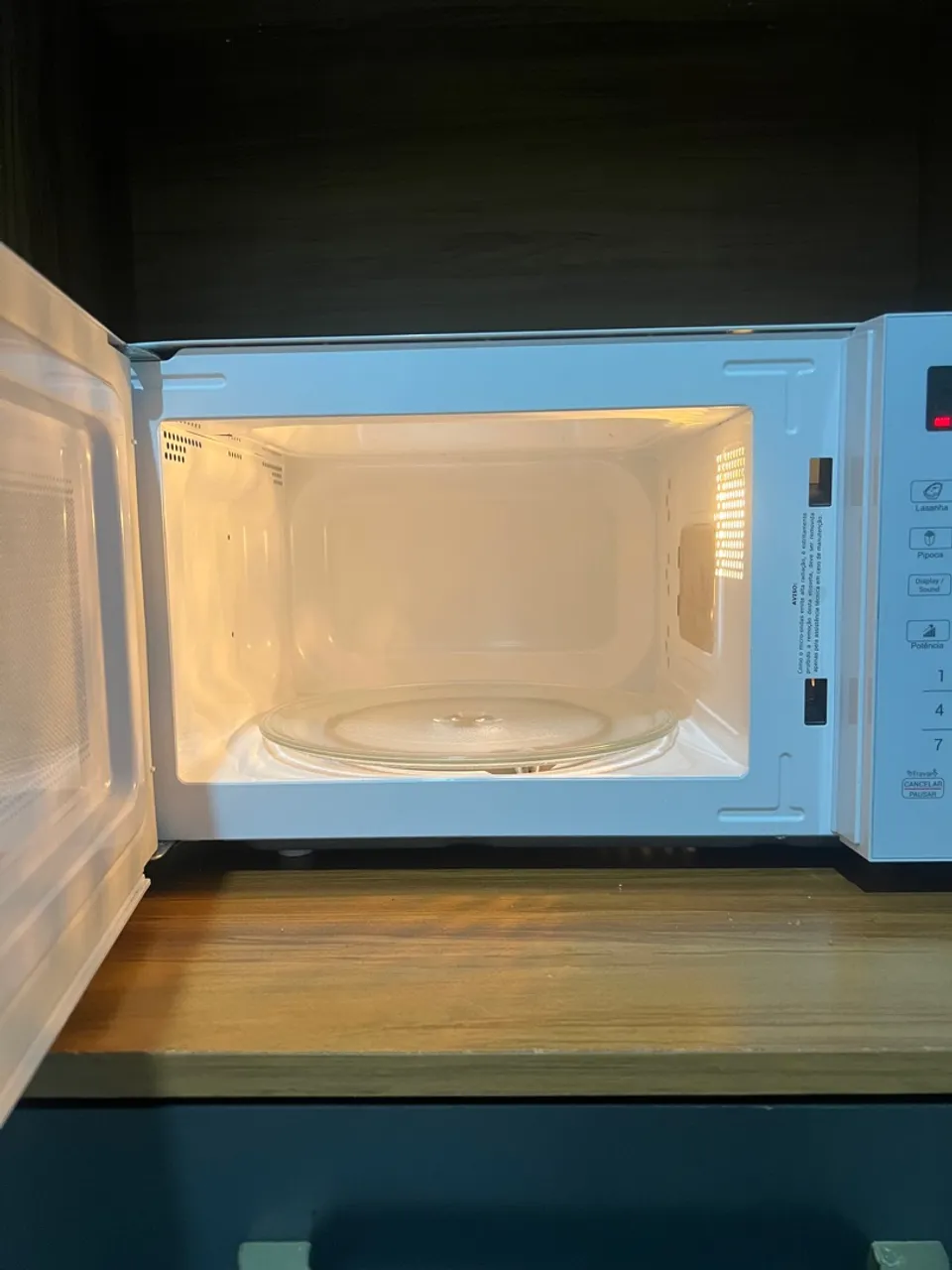 Micro-ondas Branco - Perfeito para sua cozinha!