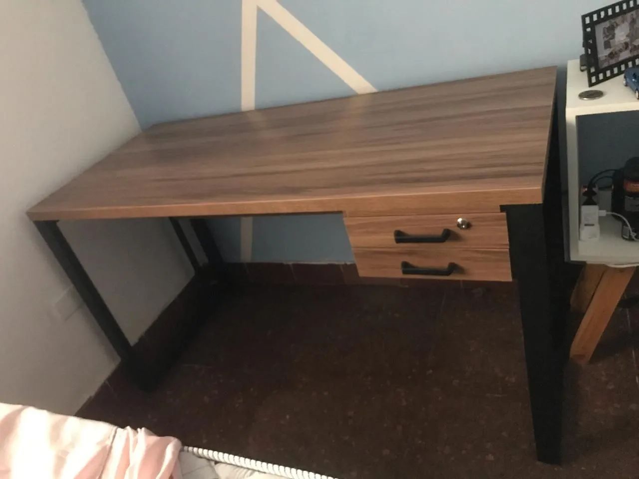 Mesa de Escritório com Gaveta