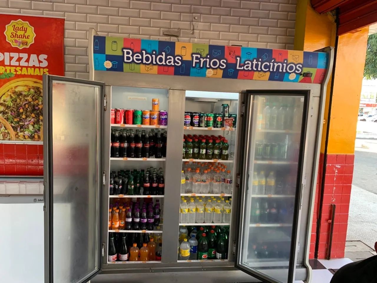 Frezeer Auto Serviço Fricon 3 portas 