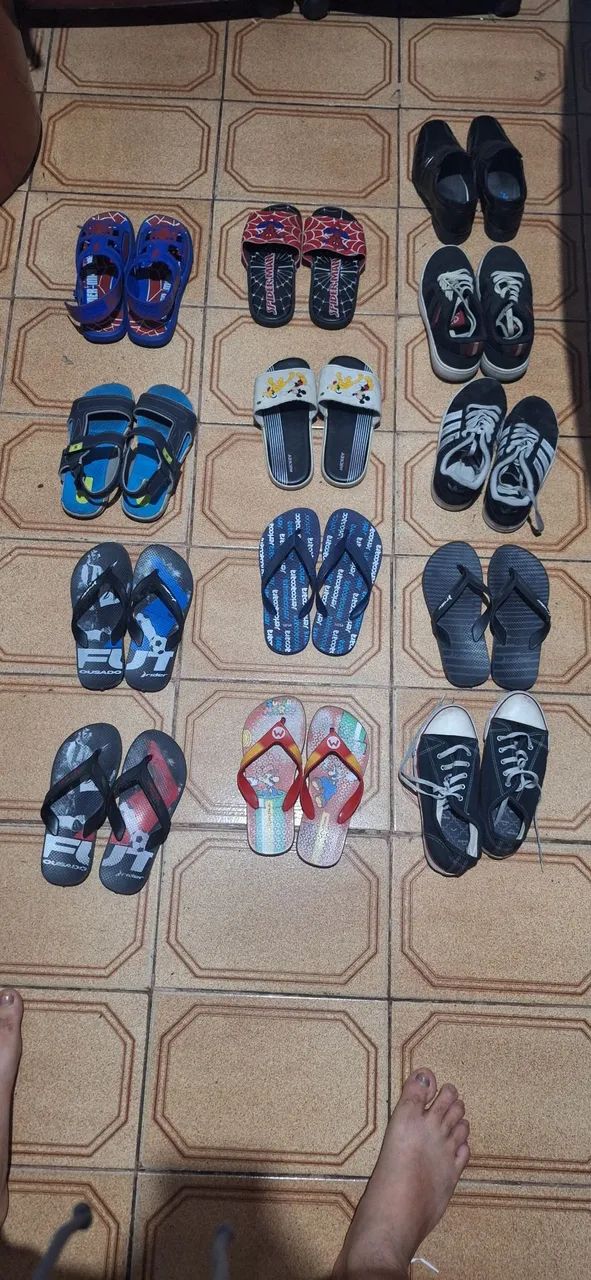 Lote de 13 pares de sandálias, percata e sapatos   - Foto 4