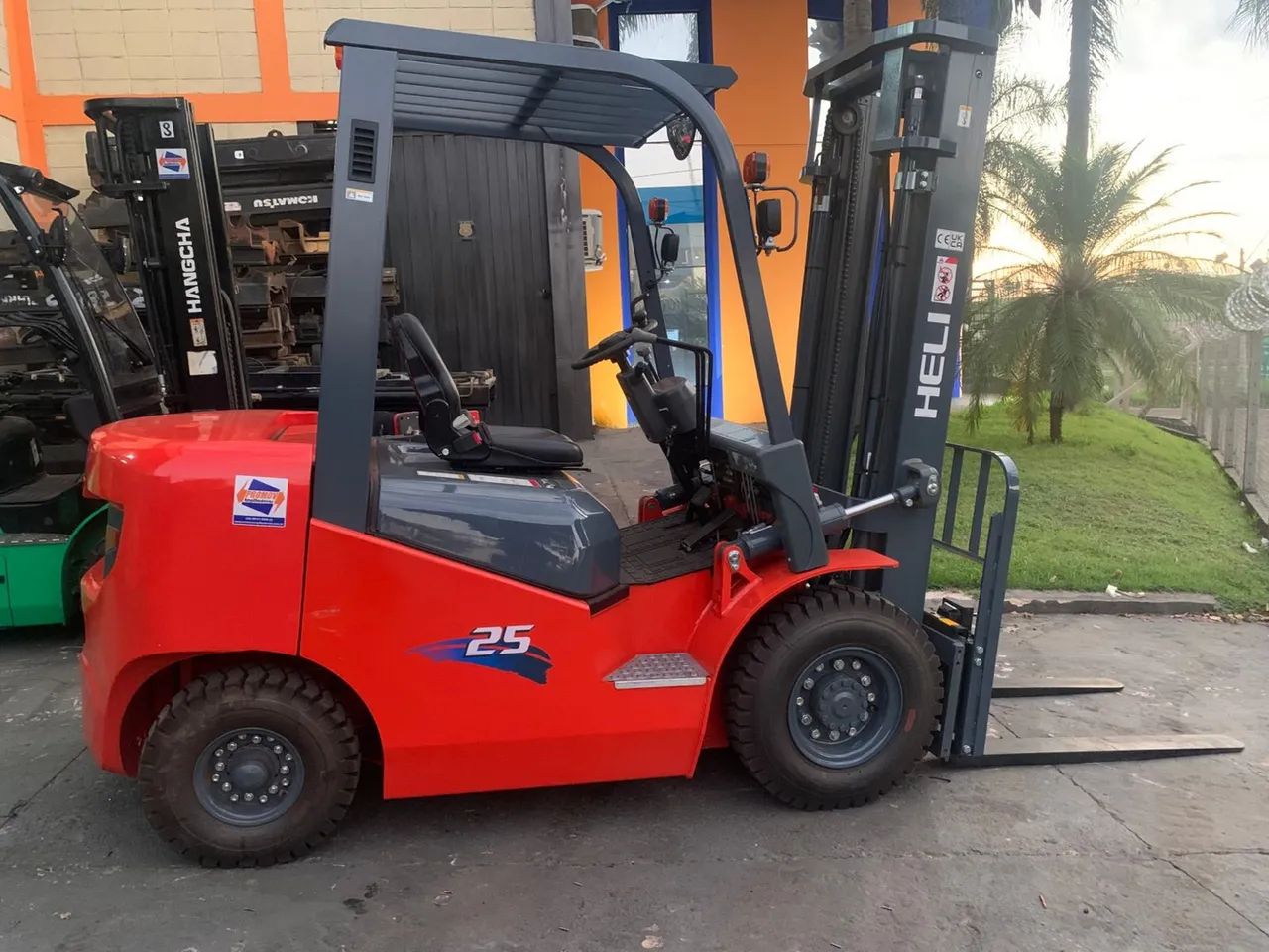 Empilhadeira HELI 2,5t diesel direto Fábrica - Foto 4