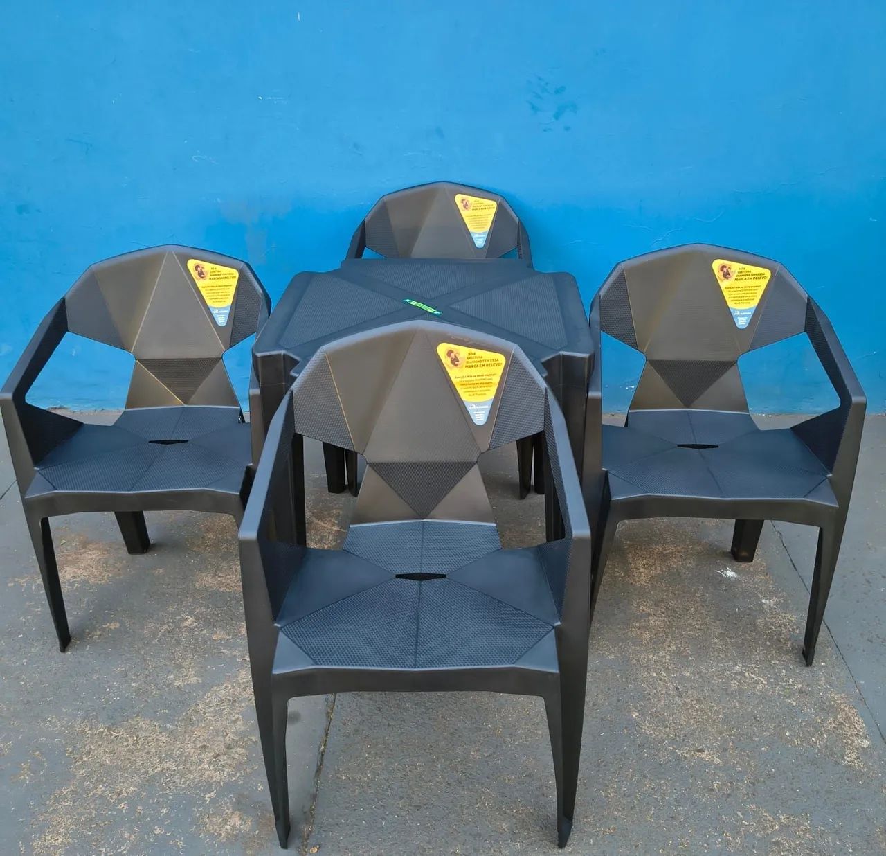 Jogo de mesa com poltrona Diamond 182kg