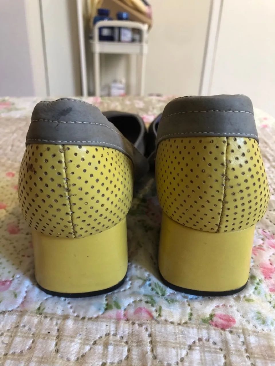 Sapatos Femininos Coloridos - Foto 2