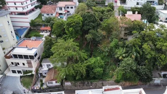 Terreno com 1.427m² - À venda em Coqueiros, Florianópolis.