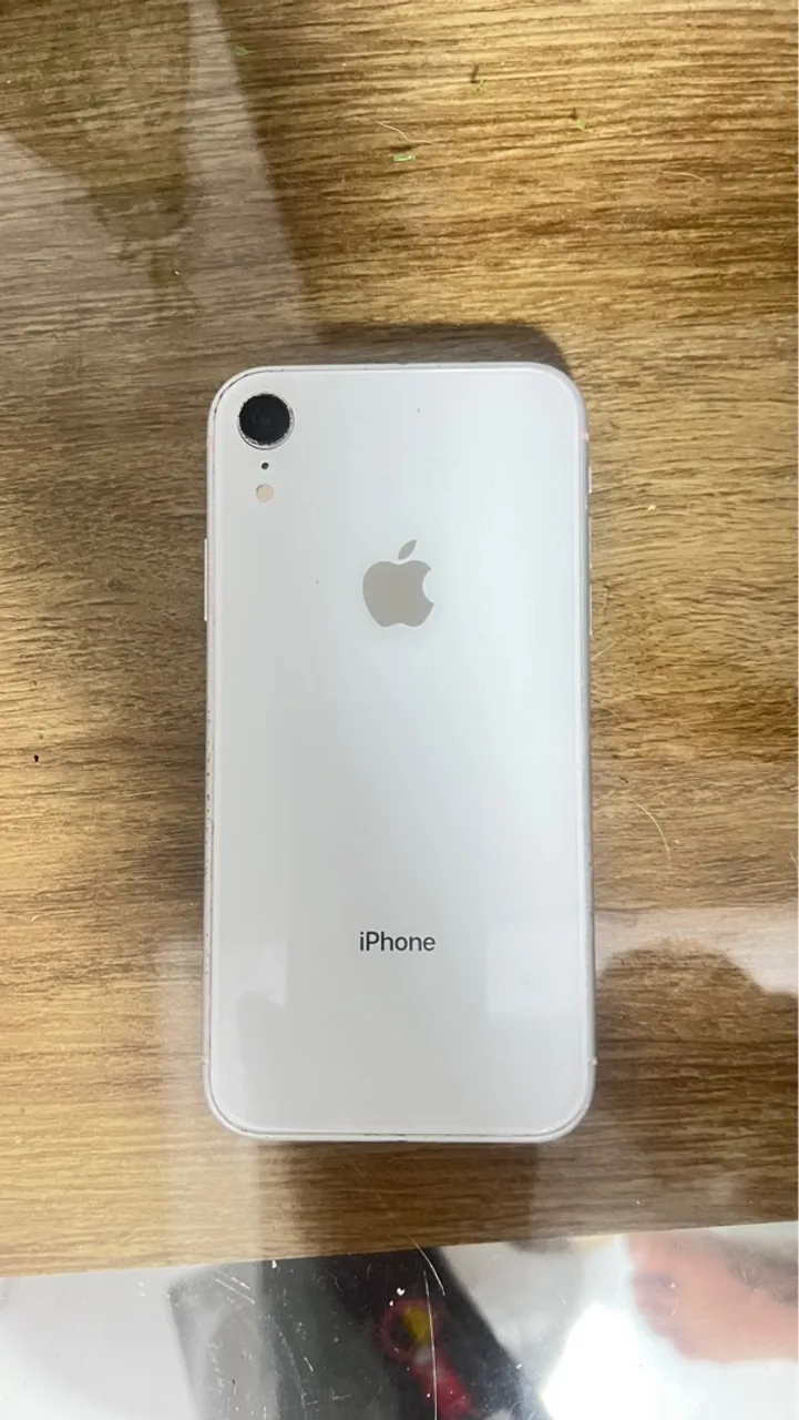 iPhone XR branco, 64 gigas funcionando normalmente